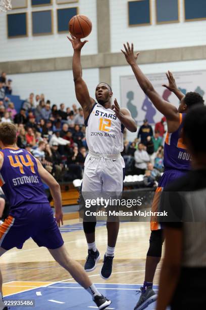 Akeem Springs of the Salt Lake City Stars shoots the ball during the game against the Northern Arizona Suns at Bruins Arena on March 9, 2018 in...