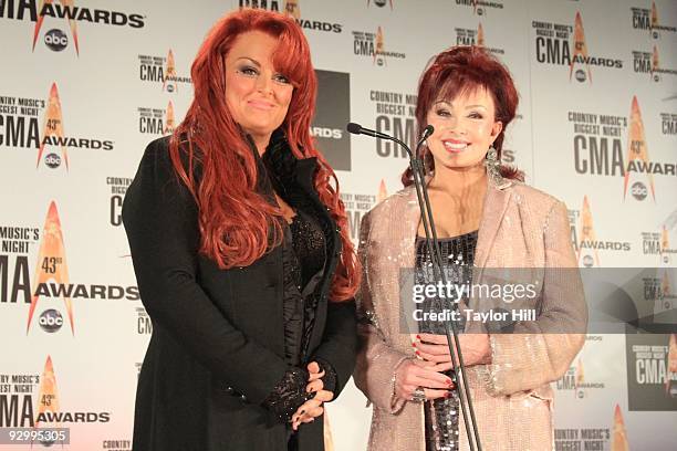 Singers Wynonna Judd and Naomi Judd pose in the press room at the 43rd Annual CMA Awards at the Sommet Center on November 11, 2009 in Nashville,...