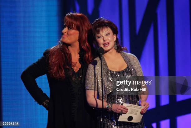 Singers Wynonna Judd and Naomi Judd performs onstage at the 43rd Annual CMA Awards at the Sommet Center on November 11, 2009 in Nashville, Tennessee.