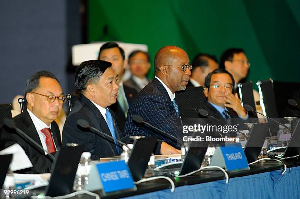 Ron Kirk, U.S. Trade representative, second right, attends the Asia-Pacific Economic Cooperation Finance Ministers' ministerial retreat, in...