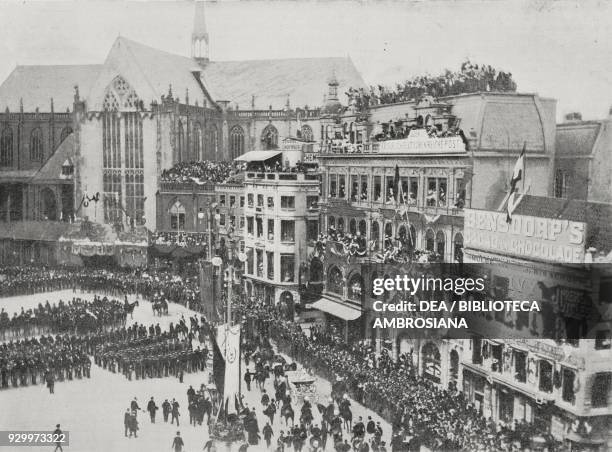 Crowd awaiting the arrival of Queen Wilhelmina at the New Church, Amsterdam, Netherlands, photograph by Edoardo Ximenes , from L'Illustrazione...