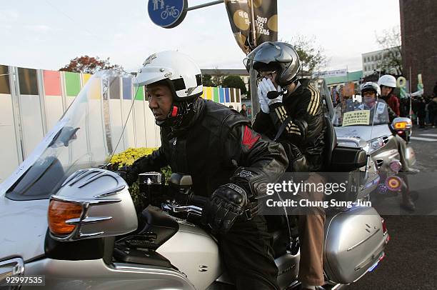 Police give a ride to a student who is about to miss the College Scholastic Ability Test at a school on November 12, 2009 in Seoul, South Korea. More...