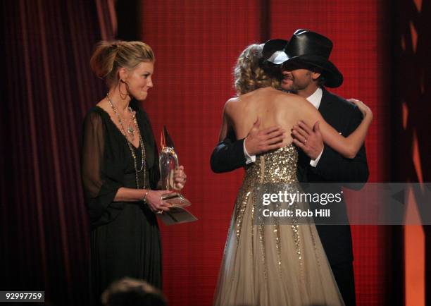 Faith Hill and Tim McGraw onstage with Taylor Swift at the 43rd Annual CMA Awards at the Sommet Center on November 11, 2009 in Nashville, Tennessee.