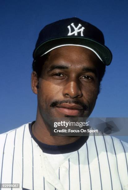 Outfielder Dave Winfield of the New York Yankees poses for the photo before a spring training Major League baseball game circa 1985 in Tampa,...