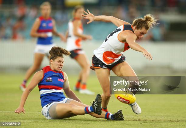 Kirsty Lamb of the Bulldogs and Jacinda Barclay of the Giants contest possession during the round six AFLW match between the Greater Western Sydney...