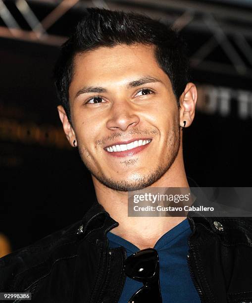 Actor Meraz 1,455 The Dadeland Mall Stock Photos, High-Res Pictures, and Images ...