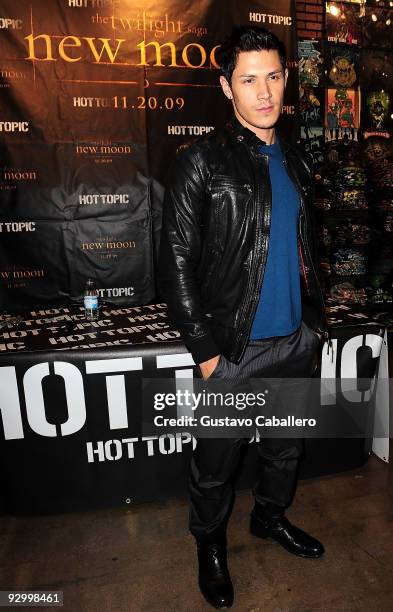 Actor Alex Meraz attends 'The Twilight Saga: New Moon' mall tour at the Dadeland Mall on November 11, 2009 in Miami, Florida.