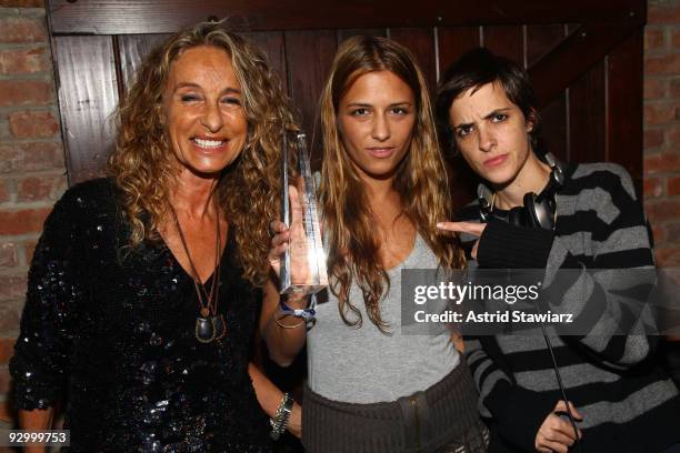 Ann Dexter-Jones, Fashion designer Charlotte Ronson with the 2009 Compassion In Fashion Award and Samantha Ronson attend The Humane Society of the...