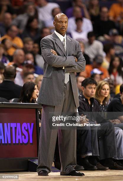 Head coach Byron Scott of the New Orleans Hornets watches the NBA game against the Phoenix Suns at US Airways Center on November 11, 2009 in Phoenix,...