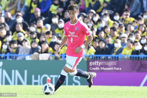Yoichiro Kakitani of Cerezo Osaka in action during the J.League J1 match between Kashiwa Reysol and Cerezo Osaka at Sankyo Frontier Kashiwa Stadium...
