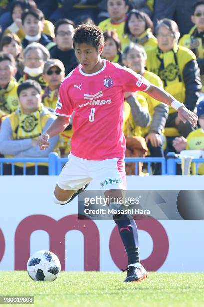 Yoichiro Kakitani of Cerezo Osaka in action during the J.League J1 match between Kashiwa Reysol and Cerezo Osaka at Sankyo Frontier Kashiwa Stadium...