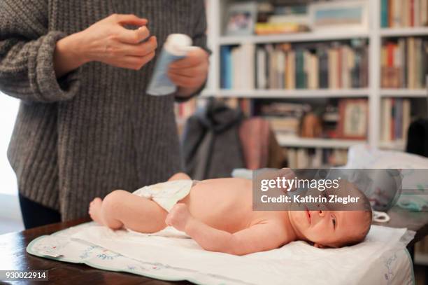 baby boy being changed and not liking it - windel stock-fotos und bilder