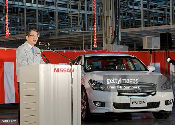 Toshiyuki Shiga, chief operating officer of Nissan Motor Co., talks to workers during the roll-out ceremony to commemorate the Fuga sedan at the...
