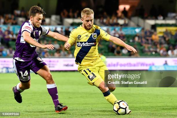 Connor Pain of the Mariners controls the ball against Chris Harold of the Glory during the round 22 A-League match between the Perth Glory and the...