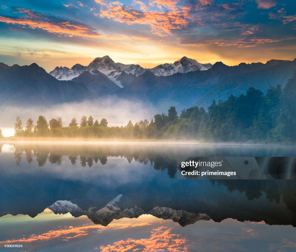 Wunderschöne Landschaft Landschaft von den Lake Matheson Fox-Gletscher und durch die Alpen Berge und Täler Neu Zealand