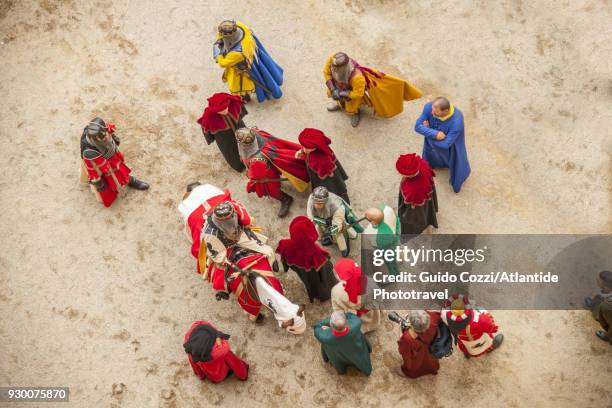 notables and race judges speaking with a knight before the beginning of the giostra del saracino - arezzo stock-fotos und bilder