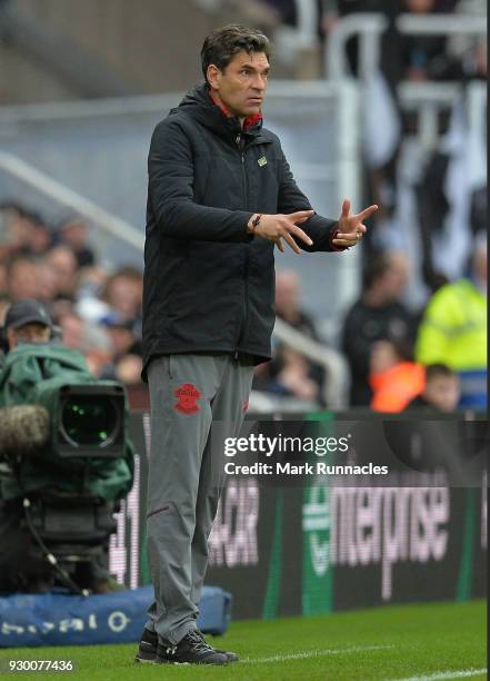 Mauricio Pellegrino, Manager of Southampton gives his team instructions during the Premier League match between Newcastle United and Southampton at...