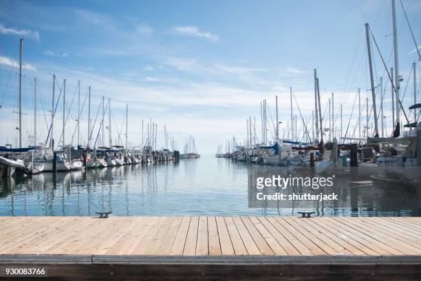 yachts moored in a harbor - pier 個照片及圖片檔