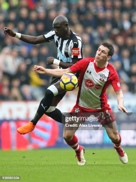 Mohamed Diame of Newcastle United battles for possesion with Pierre-Emile Hojbjerg of Southampton during the Premier League match between Newcastle...