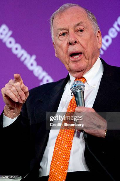 Boone Pickens, chairman and chief executive officer of BP Capital LLC, speaks during the Bloomberg Washington Summit in Washington, D.C., U.S., on...