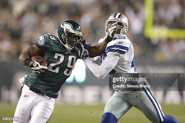 Philadelphia Eagles LeSean McCoy in action vs Dallas Cowboys Gerald Sensabaugh . Philadelphia, PA 11/8/2009 CREDIT: Simon Bruty