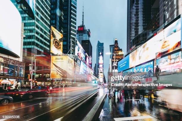 times square at dusk, manhattan, new york - city street blurred stockfoto's en -beelden