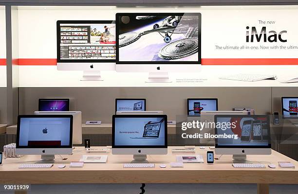 Apple Inc. IMac computers sit on display during a media preview at a new Apple store in New York, U.S. On Thursday, Nov. 12, 2009. Apple Inc....