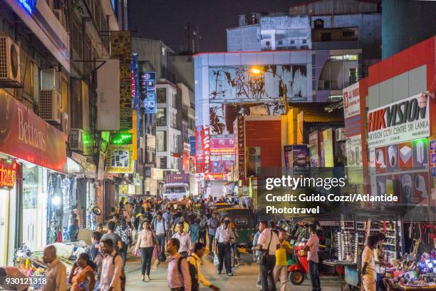 pettah bazar, people walking in the street - colombo pettah stock pictures, royalty-free photos & images