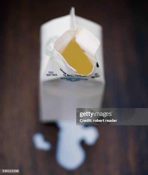 spilt milk and open carton - cartón de bebida fotografías e imágenes de stock