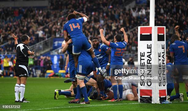 The French team celebrate victory after the NatWest Six Nations match between France and England at Stade de France on March 10, 2018 in Paris,...