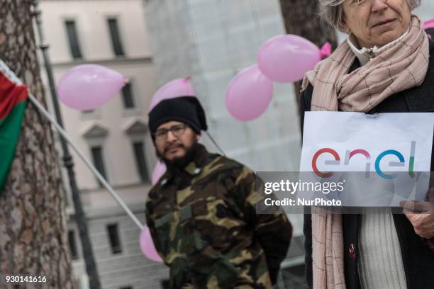 Flash Mob Proteste 22 Flas Mob Stock Photos, High-Res Pictures, and Images - Getty Images