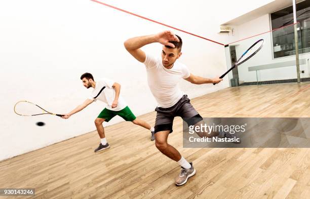 concurrerende squash spel - squash sport stockfoto's en -beelden