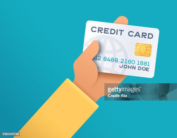 illustrations, cliparts, dessins animés et icônes de tenant la carte de crédit - carte de crédit
