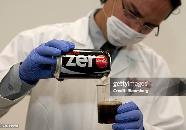 Lab Cola Less Than Zero Photos and Premium High Res Pictures - Getty Images