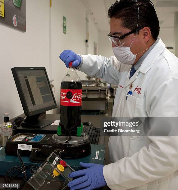 Lab Cola 1,274 Soda Maker Stock Photos, High-Res Pictures, and Images - Getty Images