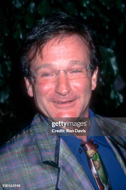 Actor Robin Williams attends 'The Birdcage' Westwood Premiere on March 5, 1996 at the Mann Village Theatre in Westwood, California.