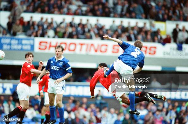 Everton 0-2 Manchester United, league match at Goodison Park, Saturday 12th September 1992. Alan Harper, high tackle on Paul Ince.