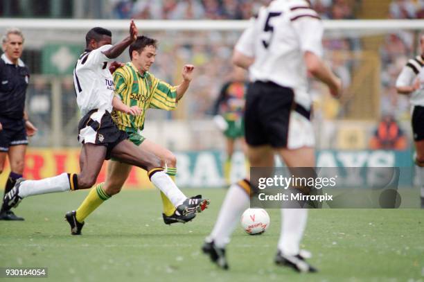 English League Division Two Play Off Final at Wembley Stadium. West Bromwich Albion 3 v Port Vale 0. Action during the match, 30th May 1993.