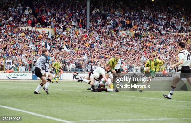 English League Division Two Play Off Final at Wembley Stadium. West Bromwich Albion 3 v Port Vale 0. Action during the match, 30th May 1993.