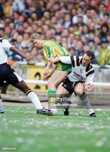 English League Division Two Play Off Final at Wembley Stadium. West Bromwich Albion 3 v Port Vale 0. Action during the match, 30th May 1993.