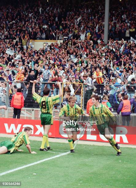 English League Division Two Play Off Final at Wembley Stadium. West Bromwich Albion 3 v Port Vale 0. Goal celebration for West Brom, 30th May 1993.