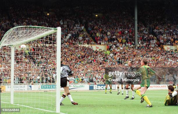English League Division Two Play Off Final at Wembley Stadium. West Bromwich Albion 3 v Port Vale 0. West Brom's Andy Hunt scores the first goal with...