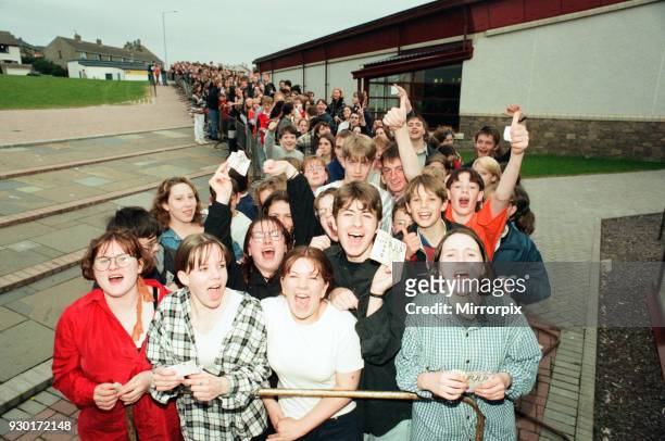 Pulp play the Clickimin Centre, Shetland, 13th August 1996. Fans and Supporters.