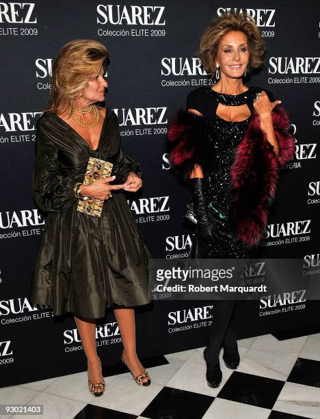 Cari Lapique and Nati Abascal attend the Suarez 'Elite by you 2009' photocall at the Theater Liceu on November 12, 2009 in Barcelona, Spain.