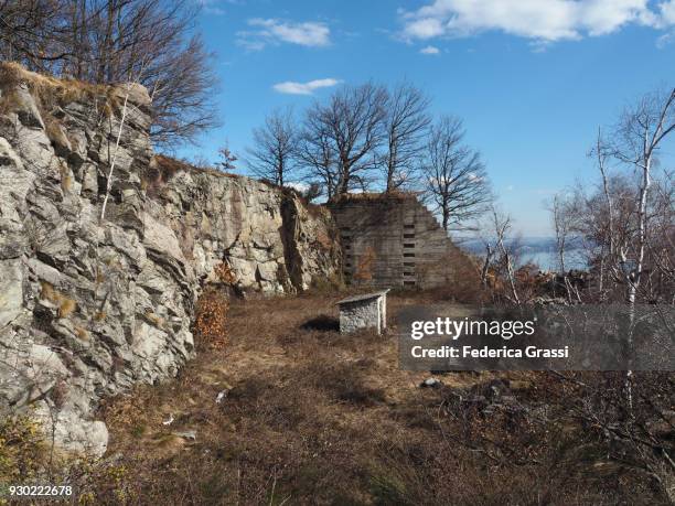 general view of the world war one munition depot on montorfano - sentry box ストックフォトと画像