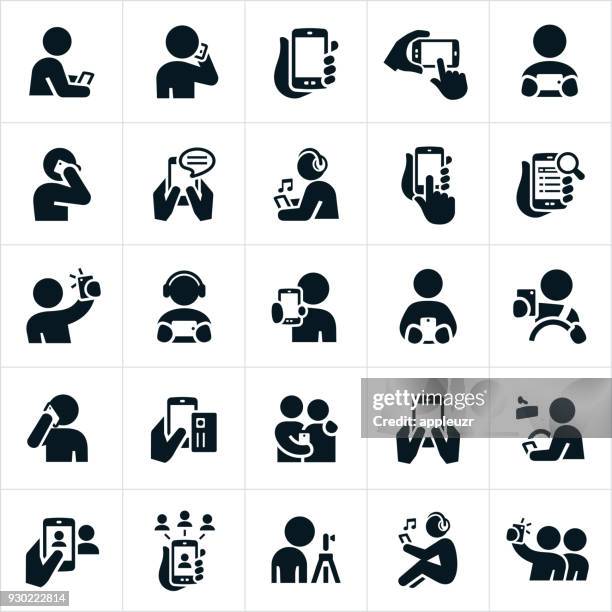 ilustraciones, imágenes clip art, dibujos animados e iconos de stock de personas que utilizan teléfonos inteligentes los iconos - mensaje de móvil