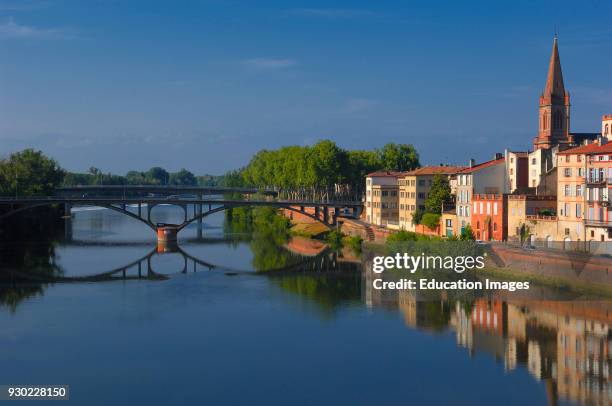 Montauban, River Tarn, Quai vilebourbon, Tarn-et-Garonne Departement, Midi-Pyrenees, France, Europe.