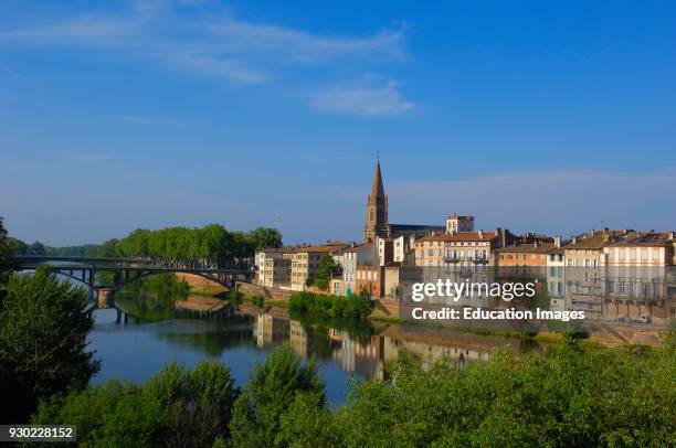 Montauban, River Tarn, Quai vilebourbon, Tarn-et-Garonne Departement, Midi-Pyrenees, France, Europe.