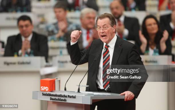Outgoing Chairman of the German Social Democratic Party Franz Muentefering speaks at the SPD party congress on November 13, 2009 in Dresden, Germany....