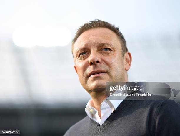 Andre Breitenreiter, head coach of Hannover looks on during the Bundesliga match between Hannover 96 and FC Augsburg at HDI-Arena on March 10, 2018...